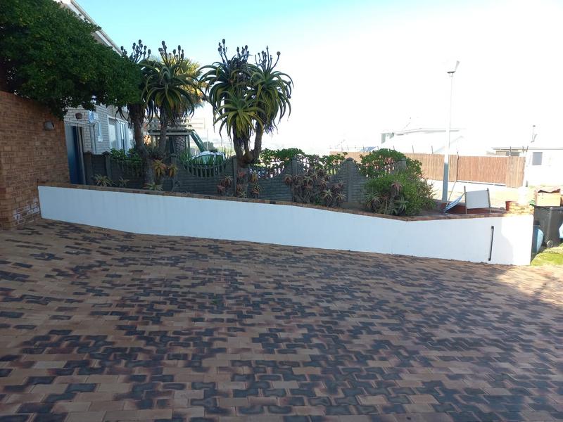 7 Bedroom Property for Sale in Lamberts Bay Western Cape